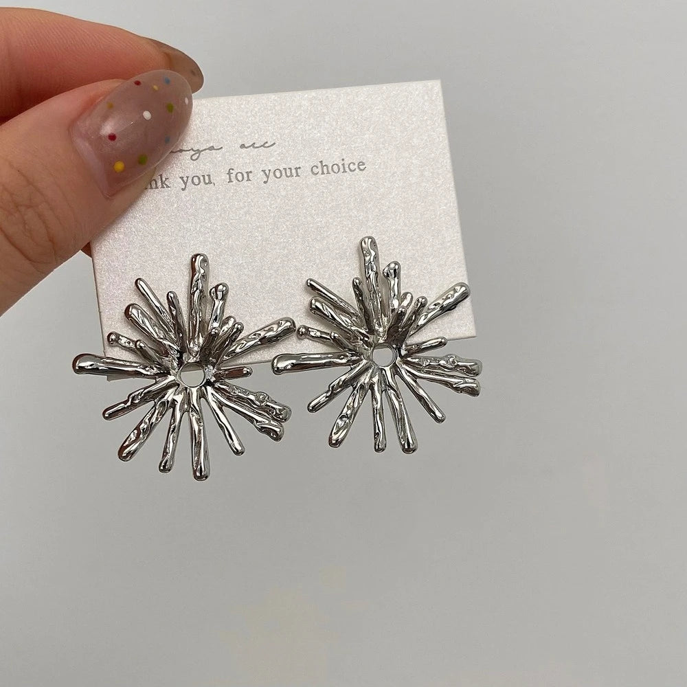 Metal Snowflake Hollowed Stud Earrings for Women Exaggerated Irregular Geometric 925 Silver Needle Earrings Charm Jewelry